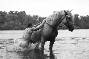 sexy-naked-men-horseriding-4.jpg