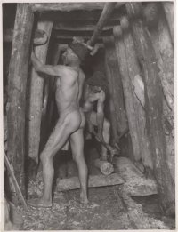 1927-1929 Working on wood in corridors (Sergej Protopopov).jpg