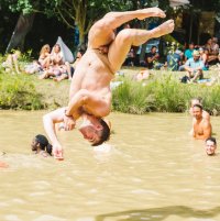 3. 2016 secret_garden_party-diving in upside down.jpg