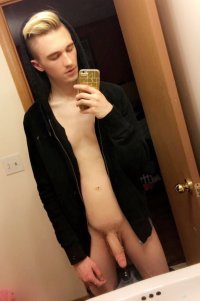 nude-selfie-boy-006.jpg
