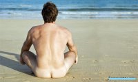 Nude-Yoga-For-Men-On-the-Rise_LI.jpg