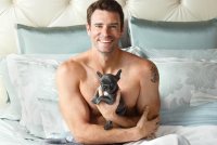 scott-foley-shirtless-in-a-bed-with-puppies-.jpg